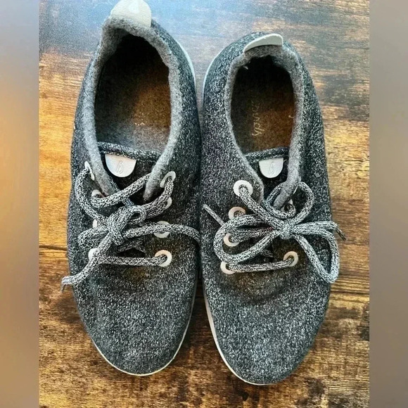 Allbirds woman’s Wool Runner sneakers. Size: 9. - Picture 12 of 14